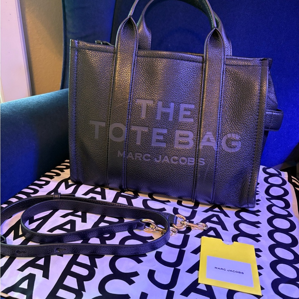 Marc Jacobs The Leather Medium Tote Bag